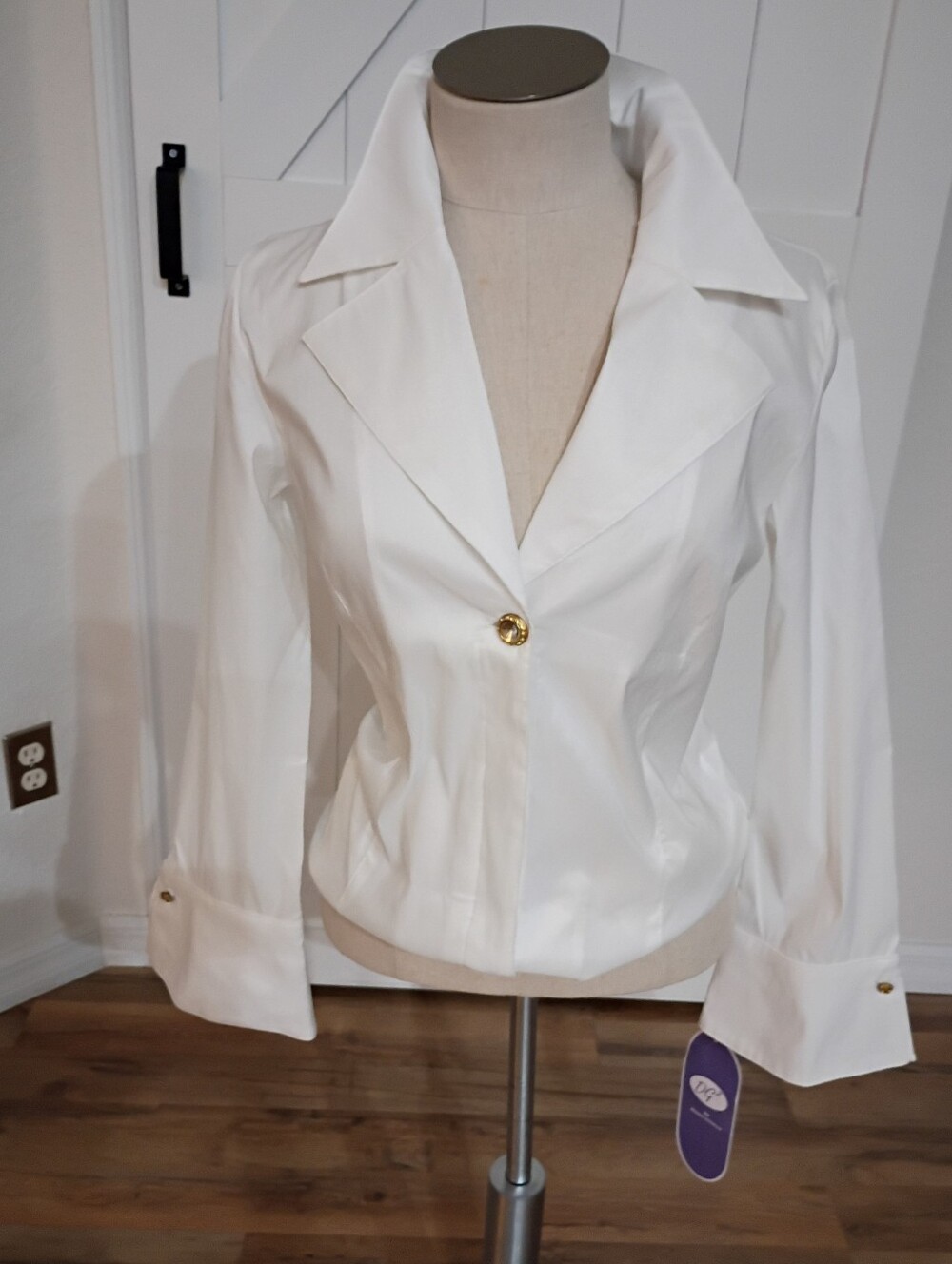 Diane Gilman White Single-Button Tailored Blazer with Gold Hardware